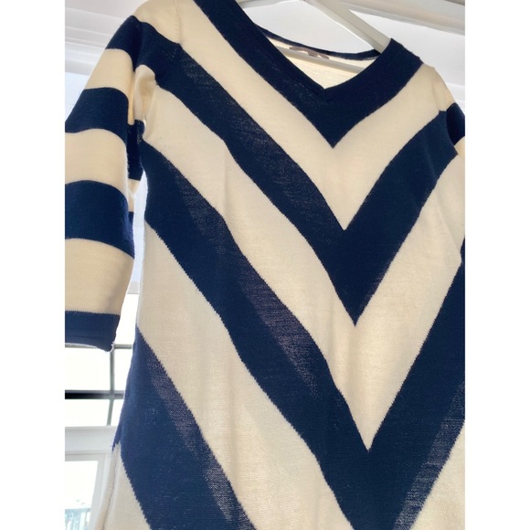 Classic Navy and Cream Chevron Sweater - Picture 2 of 9